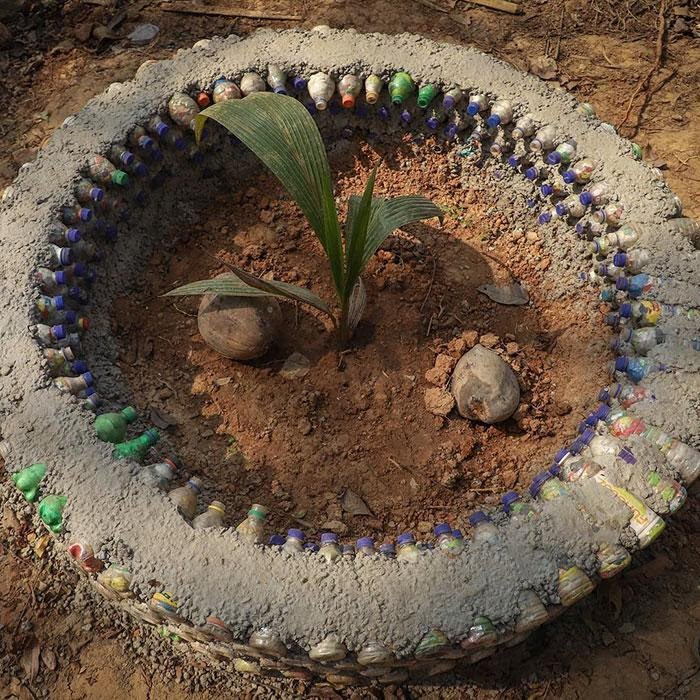 Okul Ücreti Olarak Plastik Atık Talep Eden Bir Okul